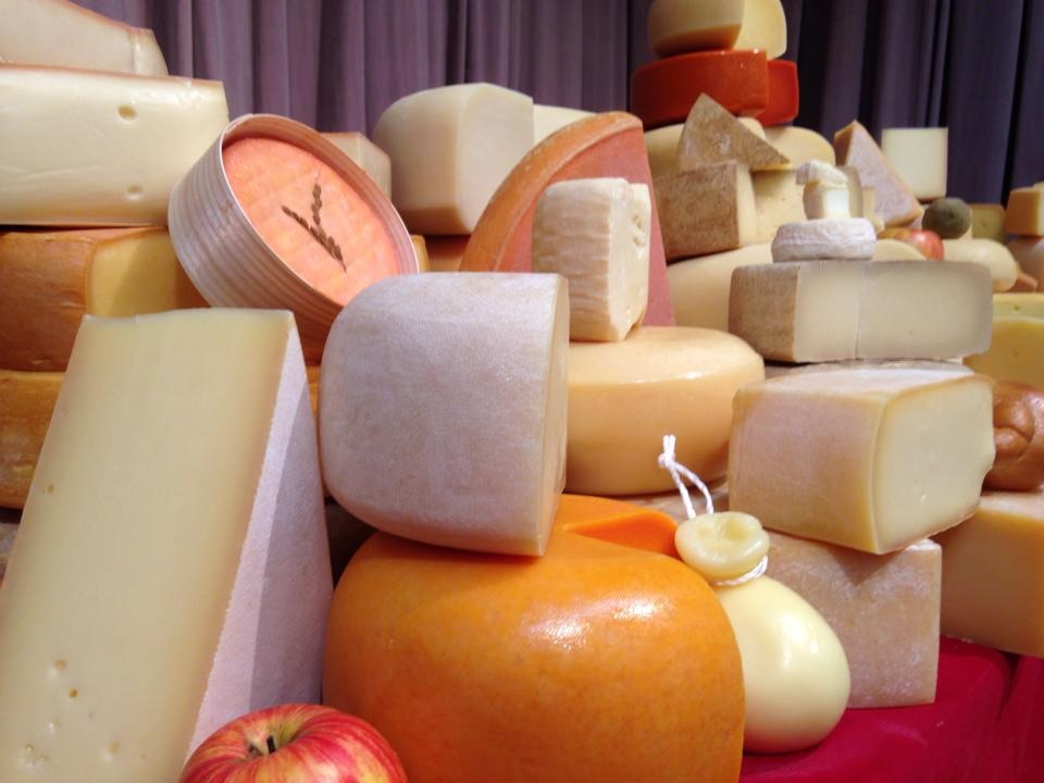 100種類以上の日本のチーズが自由に試食できるイベント