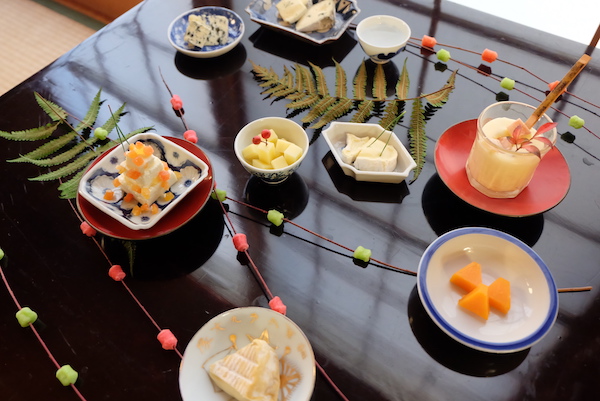 豆皿や小さな器に盛るだけ！おつまみチーズが、グッと素敵に。｜ お正月編