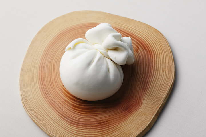 ブッラータ、ブラータ呼び方の違いって? ブッラータ、ブラータ呼び方の違いって?