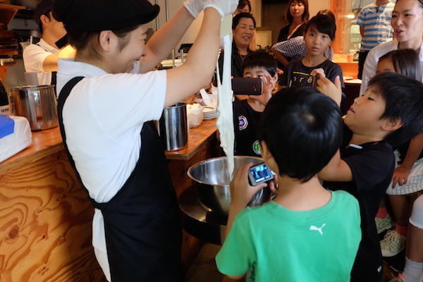 モッツァレラを自分で作って、楽しむ。