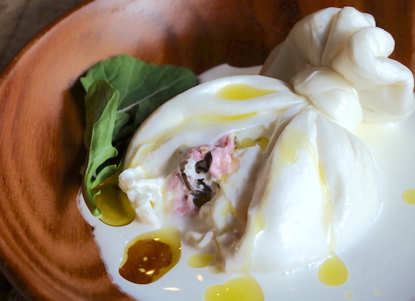 春の香りに包まれて。こんなフレッシュチーズのお楽しみはいかがですか？