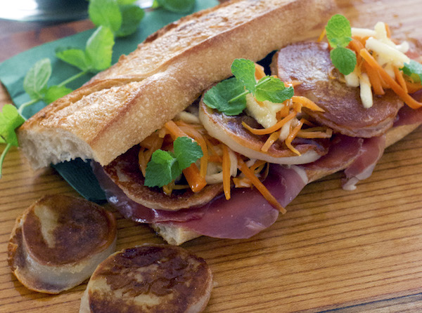 カチョカヴァッロで、行楽にぴったりのサンドイッチを｜ 簡単レシピ