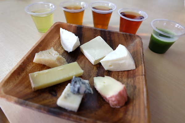 7種類のチーズと5種類のお茶。美味しい組み合わせはどれ？《前編》