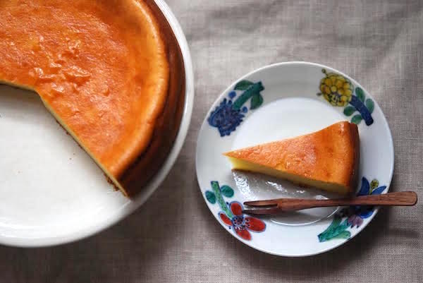 “カンタンすぎる”チーズケーキを焼いて、自分好みのアレンジを | 簡単チーズレシピ