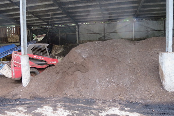 磯沼ミルクファーム堆肥場