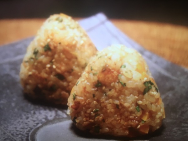 チーズな焼きおにぎり。ミモレットで彩りもプラス｜簡単レシピ